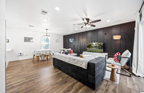 Southside House | 4BR Modern Getaway by Lackland & SeaWorld