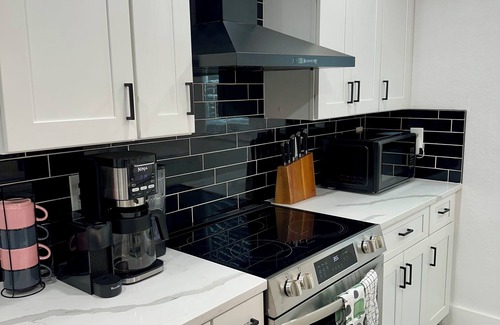 Southside House | 4BR Modern Getaway by Lackland & SeaWorld