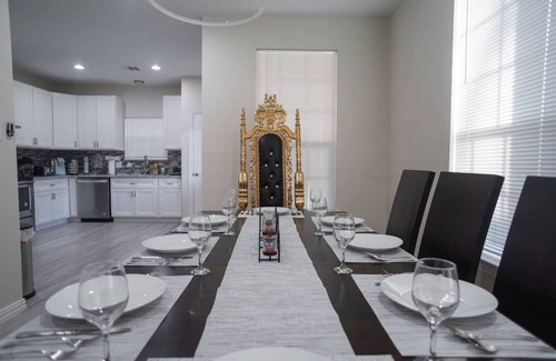 West Dallas House | 4BR ModernHome w/Pool & Jacuzzi