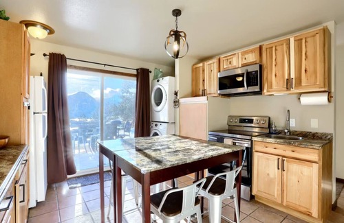 Twin Lakes Cabin | 4BR Mount Hope Retreat