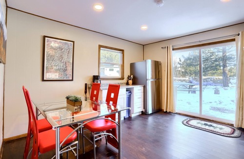 Twin Lakes Cabin | 4BR Mount Hope Retreat