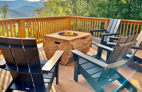 Slaty Fork Cabin | 4br Mountain Cabin near Snowshoe: Sauna, Game Room, & VIEWS!