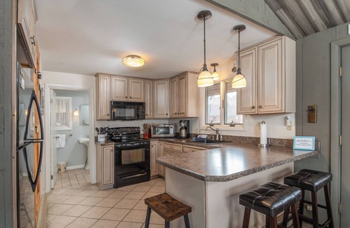 Ludlow Cabin | 4BR mountain cabin w/deck & slope views