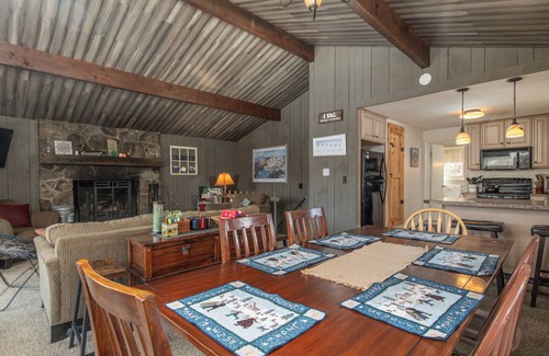 Ludlow Cabin | 4BR mountain cabin w/deck & slope views