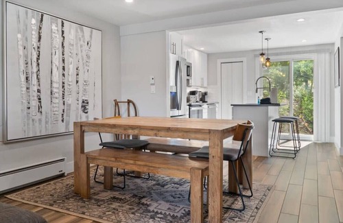 Dunkin Hill House | 4BR Mt Baldy Townhome On Bus Route