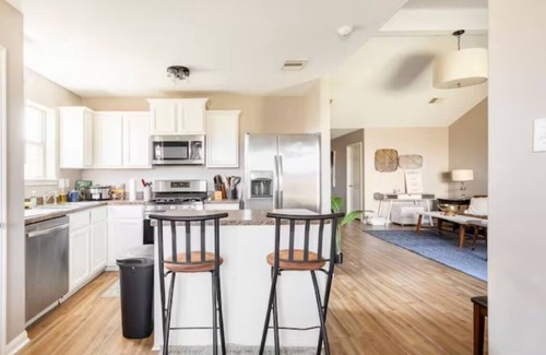 La Marque House | 4BR Near Galveston, Kemah NASA, Recently Rehabbed