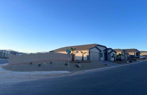 Mesquite House | 4BR Oasis - Pool and Spa - Near Golf and Casinos