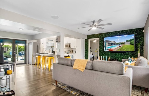 Palm Springs House | 4BR Oasis w/Heated Pool, Near I-95 + Free Coffee!nn