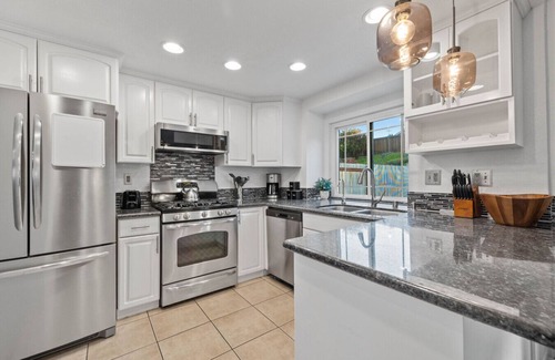 Bonita House | 4BR Oasis with Spa in Bay Terraces