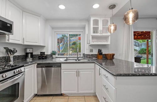 Bonita House | 4BR Oasis with Spa in Bay Terraces