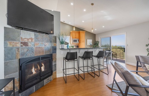 Edgemar - Pacific Manor House | 🌊🌞 4BR Ocean-View Oasis with Hot Tub, Arcade, and EV Plug by SF & Beaches 🏖️