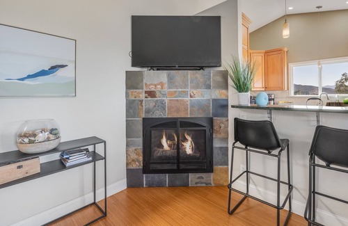 Edgemar - Pacific Manor House | 🌊🌞 4BR Ocean-View Oasis with Hot Tub, Arcade, and EV Plug by SF & Beaches 🏖️