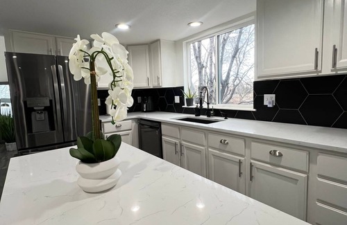 Lone Tree House | 4BR + office updated home, great location in Lone Tree! Dogs OK