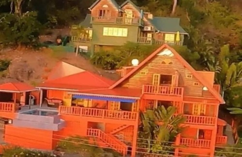 Mount Pleasant Villa | 4BR Overlooking Beach Villa including Cottage