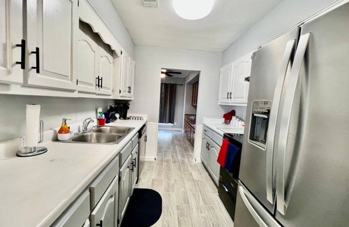 Universal City House | 4BR Pool Furnished Extended Stay near Randolph AFB Fast Wi-Fi W/D Month+