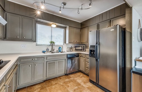 North San Antonio - SAT House | 4BR Pool Hot Tub Game & Putt-Putt Retreat