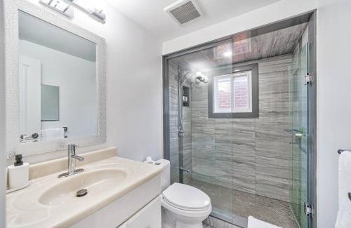 Agincourt North Apartment | 4BR Scarborough Gem, Freshly Renovated, 7 Car Parking