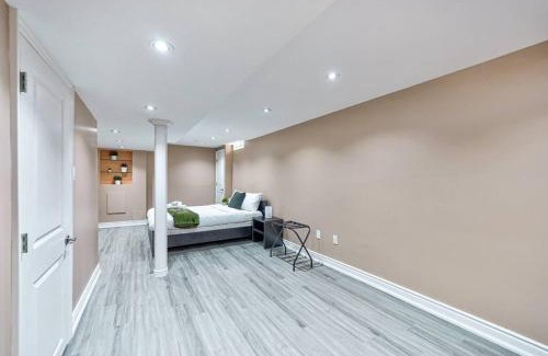 Agincourt North Apartment | 4BR Scarborough Gem, Freshly Renovated, 7 Car Parking