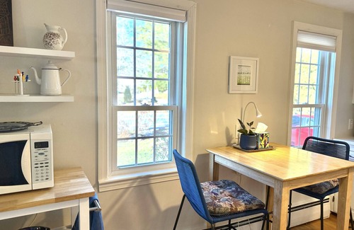 Newbury House | 4BR sleeps 8 near Plum Island & Historic Newburyport