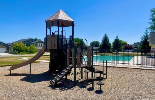 Meridian House | 4br Sleeps 9 Near Topgolf, Parks Wahooz Fun