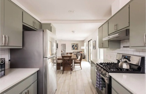 East Cesar Chavez House | 4BR Spacious East Austin Home, 10 min to Downtown