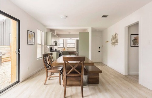 East Cesar Chavez House | 4BR Spacious East Austin Home, 10 min to Downtown