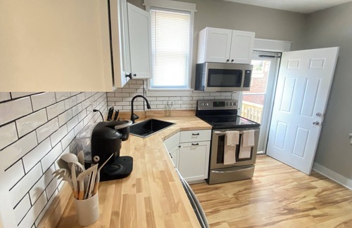 Near East Columbus House | 4BR Spacious Home Downtown, OSU, Franklin Park, and Nationwide Children’s