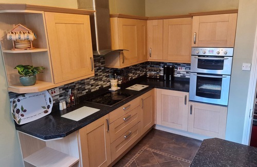 Penmaenmawr Apartment | 4Br Stunning Sea View Escape-near Snowdonia & Coastal Trails