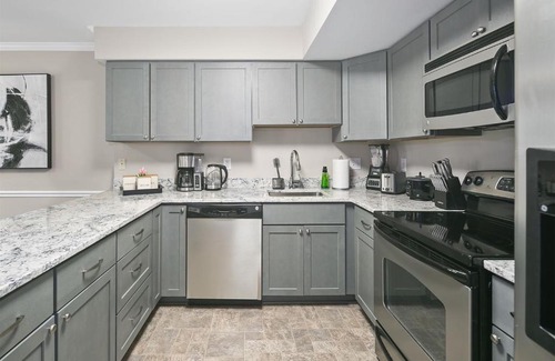 Countryside House | 4BR Townhome, Close to Shops & Restaurants, 40 Mins to DC