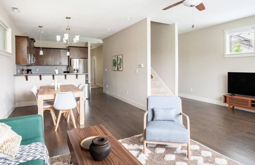 Oak Hills House | 4BR Townhouse in Beaverton