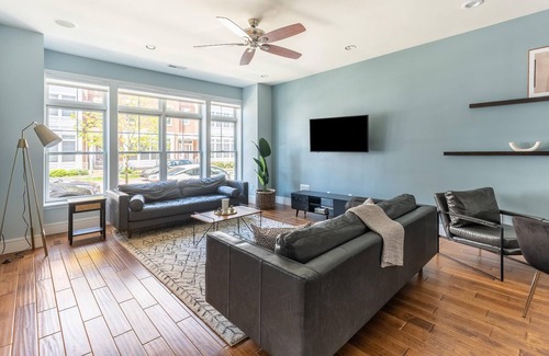 South Philadelphia West House | 4BR Townhouse in Philadelphia + Parking