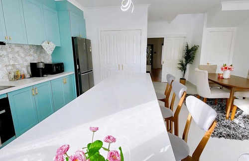 Yarraville House | 4BR Townhouse Near Coles, Parks, BBQ & Parking – Perfect for Families & Groups