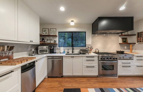Donner Lake Woods House | 4BR Unique and Grand Getaway by Donner Lake & Ski Resorts