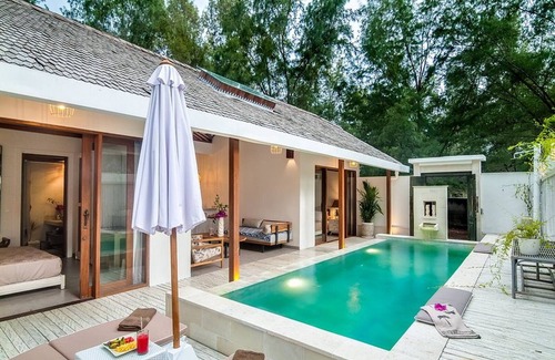 Gili Trawangan Villa | 4BR Villa with a beautiful Gili View - Private pool & reserved beach area!