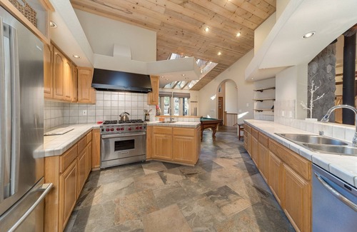 Arnold Cabin | 4BR w/AC, 10KW CCS compatible EV charger and Pool Table, Access to White Pines L