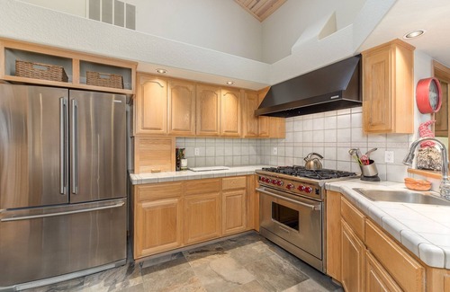 Arnold Cabin | 4BR w/AC, 10KW CCS compatible EV charger and Pool Table, Access to White Pines L