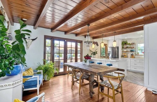 Loma Alta House | 4BR w/Saltwater Pool + Lanai and Bar | 2 Mi to Beach