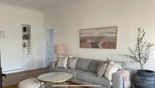 Lakes Entrance Villa | 4BR Waterfront - Skippers Quarterdeck