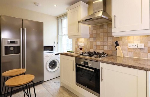 Norwich House | 4BR Yoxford House |Full Kitchen |Free Parking