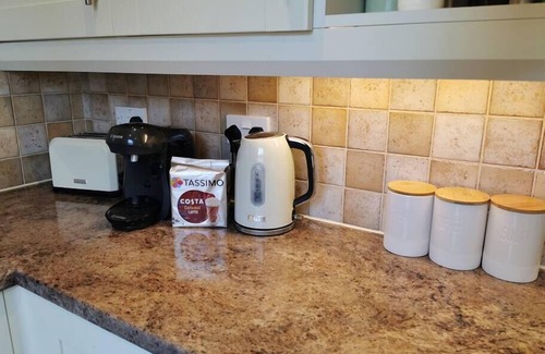 Norwich House | 4BR Yoxford House |Full Kitchen |Free Parking