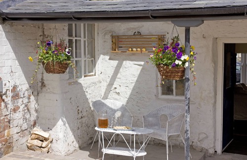 Masham Apartment | 4brm Morton House in Masham town sleeps up to 10 guests