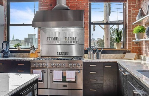 Norris Square House | 4K sqft LOFT | Gym | Pool Table | Ping Pong