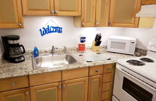 Bearss Plaza House | 4k TV's, Soft Mattress, Remodeled, Moffitt, USF