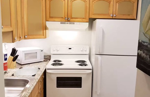 Bearss Plaza House | 4k TV's, Soft Mattress, Remodeled, Moffitt, USF