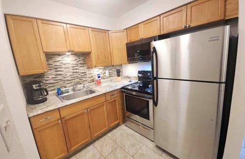 Bearss Plaza House | 4k TV's, Soft Mattress, Remodeled, Moffitt, USF