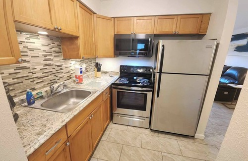 Bearss Plaza House | 4k TV's, Soft Mattress, Remodeled, Moffitt, USF