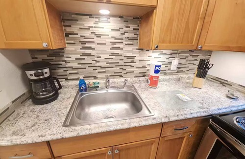 Bearss Plaza House | 4k TV's, Soft Mattress, Remodeled, Moffitt, USF