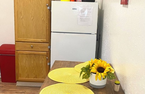 Wyandotte Apartment | 4Mi Downtown, Near Airport & Major Attractions, The Green House Unit B