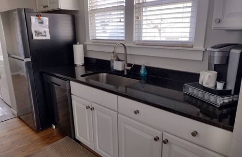 Plymouth House | ★4min walk KelloggPark★Dtown Plymouth★Parking★WD★