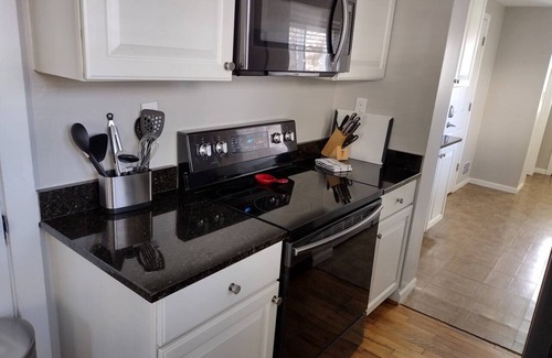 Plymouth House | ★4min walk KelloggPark★Dtown Plymouth★Parking★WD★